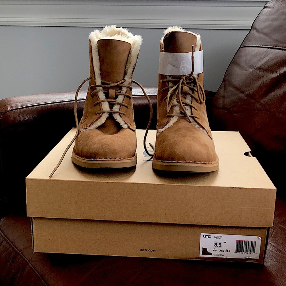 UGG size 8.5 Quincy boot